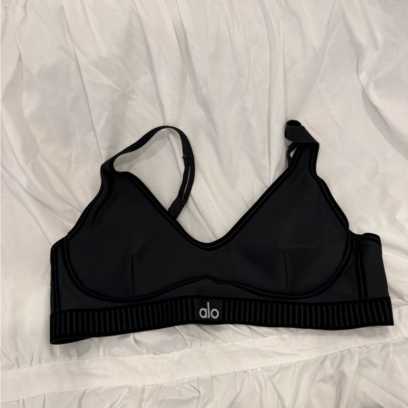 ALO Yoga Black Leggings & Sports bra - Picture 3 of 6